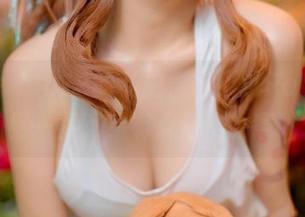 Joyce Lin2x的私拍，你见过Pompom的另一面吗？有点俏皮的意味。